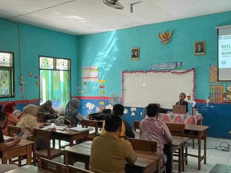 Rapat Persiapan Ajaran Baru Tahun 2025/2026 Kepala Sekolah dan Guru SD Negeri 1 Asembagus