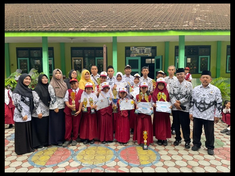 PELAKSANAAN UPACARA DAN SENIN PRESTASI DI SD NEGERI 1 ASEMBAGUS