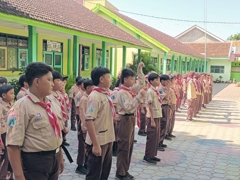 PELAKSAAN EKTRAKURIKULER PRAMUKA DI SD NEGERI 1 ASEMBAGUS