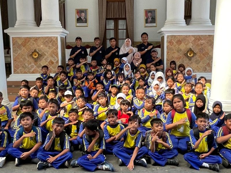 SDN 1 ASEMBAGUS TOUR DE PENDOPO RAKYAT SITUBONDO, STUDY LITERASI, DAN APRESIASI KARYA DIGITAL